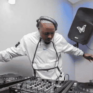 kelvin momo – piano heist kelvin momo – piano heist