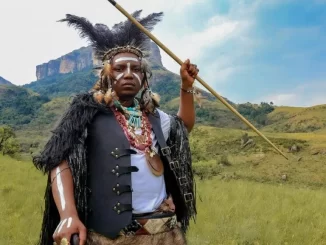 Mnqobi Yazo - Qina Zulu (Outro) Mnqobi Yazo - Ubhoko (intro)