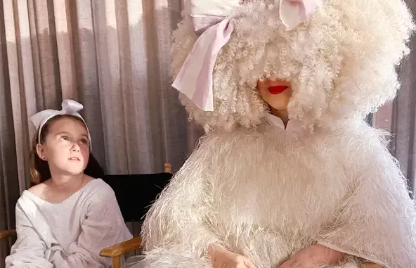 Sia Fame Won’t Love You (feat. Paris Hilton) Sia Fame Won’t Love You (feat. Paris Hilton)