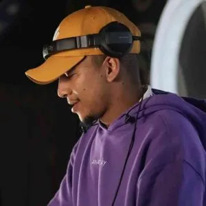 DJ Ice Flake – The Ice Flake Show Season 10 Episode 1 (Throwback Amapiano Bangers) DJ Ice Flake – The Ice Flake Show Season 10 Episode 1 (Throwback Amapiano Bangers)