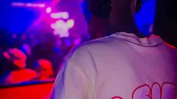 Hotfurze – Summerhouse Sessions (Sgidongo December Mix) Hotfurze – Summerhouse Sessions (Sgidongo December Mix)