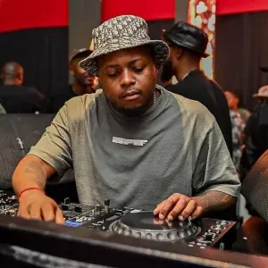 Kelvin Momo – Mist Kelvin Momo – Mist