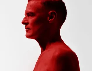 Bryan Adams – Shine A Light